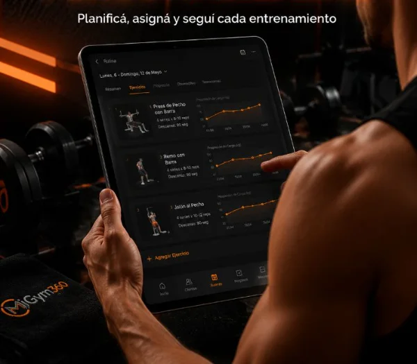 Alumno consultando su rutina de entrenamiento en una tablet